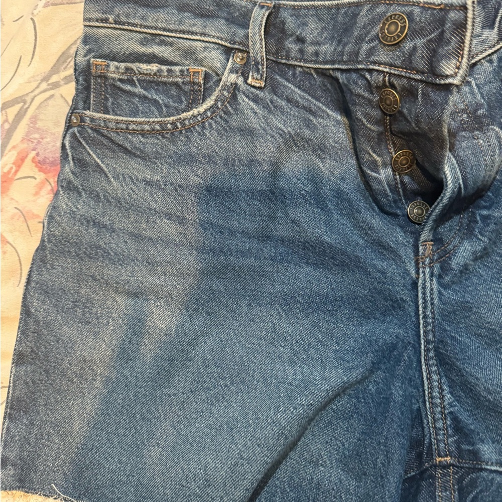 NWT express Medium Blue mid rise Denim Cutoff Shorts - Picture 4 of 5